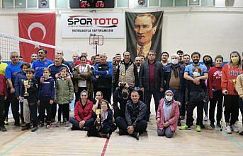 Merzifon'da öğretmenler arası voleybol turnuvası sona erdi