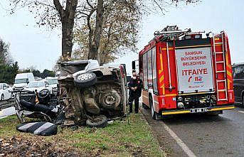 Samsun'da otomobilin refüjdeki ağaca çarptığı kazada 2 kişi öldü