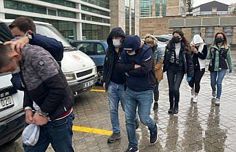 Samsun'da uyuşturucu operasyonunda yakalanan 5 şüpheli adliyede