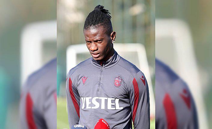 Trabzonsporlu futbolcu Edgar Ie, gazetecilerle buluştu: