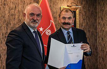 Trabzonspor'un yeni yönetimi mazbatasını aldı