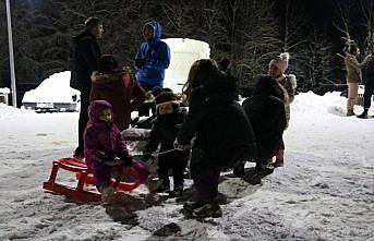 Zonguldak ve Sakarya'da vatandaşlar karın keyfini çıkardı
