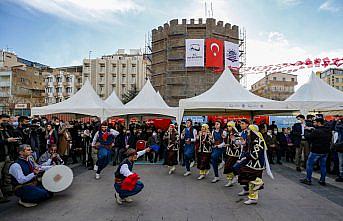 Diyarbakır'da şölende 2 ton hamsi ikram edildi