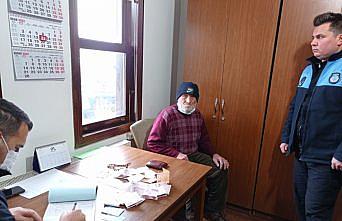 Düzce'de bir dilencinin üzerinden 6 bin lira çıktı