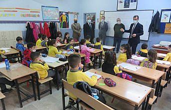 Kaymakam Güldoğan, okullardaki Kovid-19 tedbirlerini inceledi