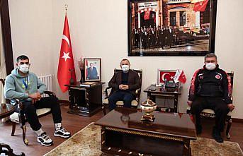 Ordu Valisi Sonel başarılı sporcuya madalyasını verdi