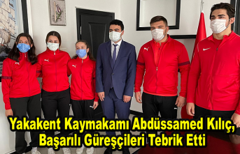 Yakakent Kaymakamı Abdüssamed Kılıç, başarılı güreşçileri tebrik etti