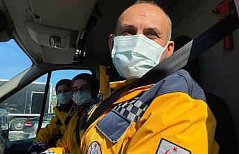 Yaşlı hastayı sırtında taşıyan sağlık çalışanından Bakan Koca'ya teşekkür