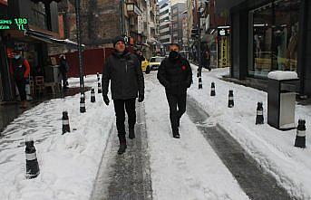 Zonguldak Belediyesinin karla mücadelesi sürüyor