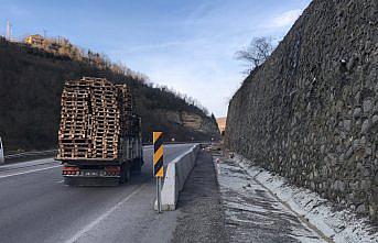 Zonguldak'ta heyelan nedeniyle kapanan kara yolu ulaşıma açıldı