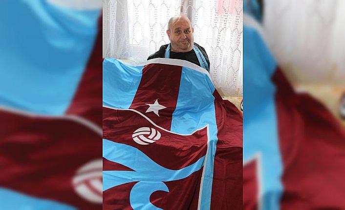 Artvin Trabzonspor Taraftarlar Derneği, bordo-mavili taraftarın bayrak isteğini yerine getirdi