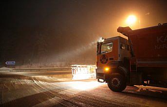 Bolu Dağı'nda yoğun kar yağışı etkili oluyor