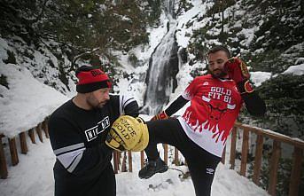 Buz gibi şelale suyunda Avrupa şampiyonasına hazırlanıyorlar