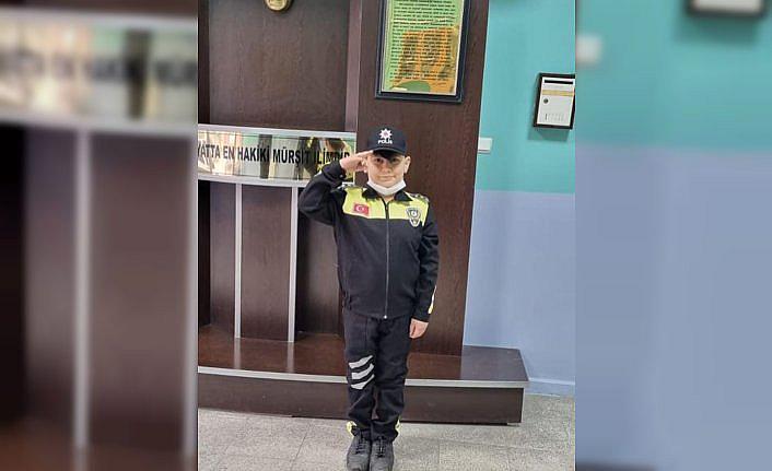 Polis olmak isteyen 14 yaşındaki Mert'e üniforma sürprizi