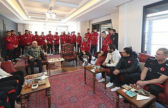 A Milli Takım'dan Ahmet Çalık'ın ailesine ziyaret