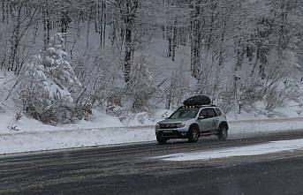 Bolu Dağı'nda yoğun kar yağışı sürüyor
