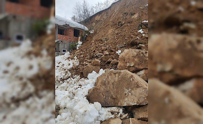 Espiye'de meydana gelen heyelanda bir ev hasar gördü