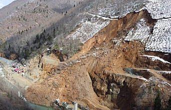 Giresun'da Kovanlık-Aydındere yolu heyelan nedeniyle kapandı
