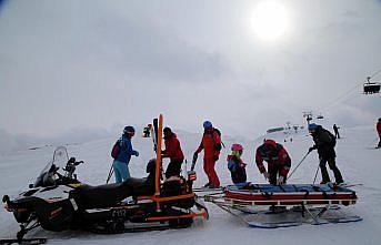 Ilgaz Dağı'nda zorda kalan kayak tutkunlarının yardımına JAK timleri koşuyor