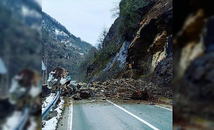 Rize'de heyelan nedeniyle Pazar-Hemşin yolu trafiğe kapandı