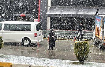 Samsun, Çorum, Tokat ve Kastamonu'da kar yağışı etkili oluyor