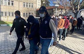 Samsun merkezli yasa dışı bahis operasyonunda yakalanan zanlılar adliyede