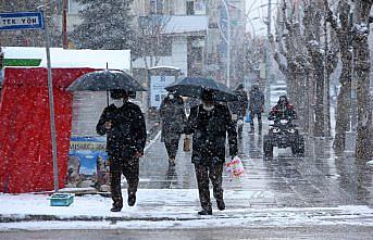 Samsun, Tokat, Kastamonu, Çorum ve Amasya'da kar yağışı etkili oluyor