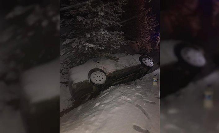 Şarampole devrilen otomobilde aynı aileden 4 kişi yaralandı