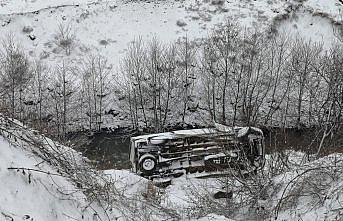 Tokat'a minibüsün devrilmesi sonucu 4 kişi yaralandı