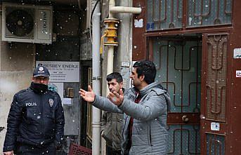 Tokat'ta 3. kattan düşen Afgan kadın yaralandı