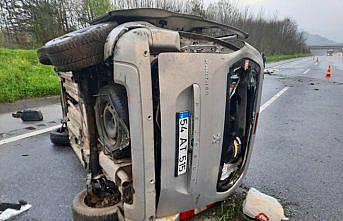 Anadolu Otoyolu'nda devrilen panelvandaki 4 kişi yaralandı