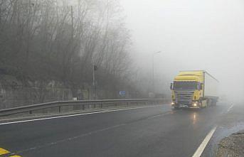Bolu Dağı'nda sağanak ve sis ulaşımı güçleştiriyor