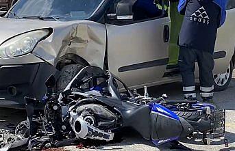 Düzce'de hafif ticari araçla çarpışan motosikletin sürücüsü ağır yaralandı