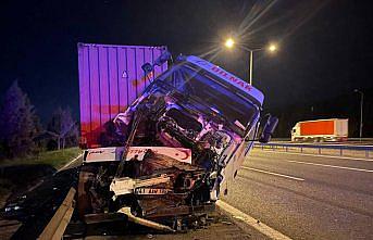 Düzce'de tırların çarpışması sonucu 2 kişi yaralandı