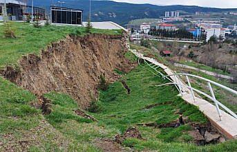 Karabük'te heyelan nedeniyle çocuk parkının istinat duvarı çöktü