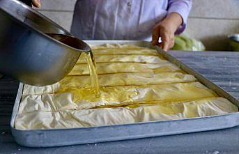 Laz böreği Karadeniz'de iftar sofralarını süslüyor