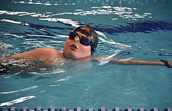 Otizmli Mehmet Emin, mutluluğa kulaç atıyor