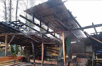 Samsun'da kereste imalathanesinde çıkan yangın söndürüldü