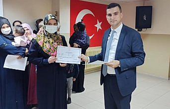 Tokat'ta uyum eğitimine katılan yabancılara belgeleri verildi