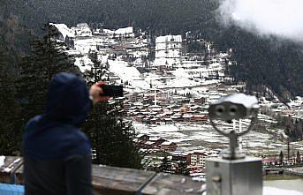 Uzungöl kar yağışıyla beyaza büründü