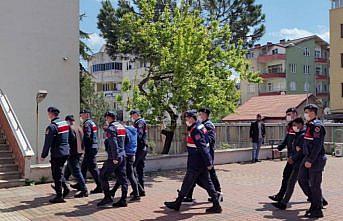 Zonguldak'ta depodaki demirleri keserken yakalanan 4 hırsızlık zanlısından 3'ü tutuklandı