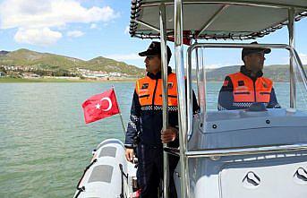 Almus Baraj Gölü'nde jandarma botu devriye görevine başladı