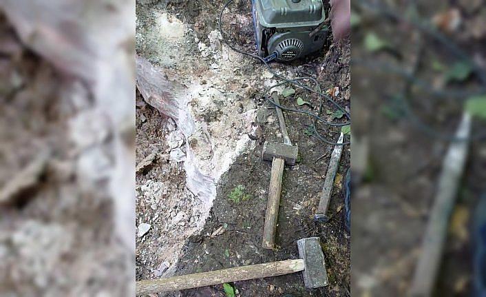 Amasra'da izinsiz kazı yapan 3 zanlı suçüstü yakalandı