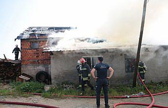 Bolu'da kereste fabrikasında çıkan yangın büyümeden söndürüldü