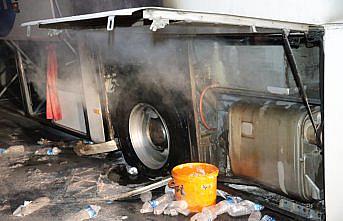 Bolu'da otobüste çıkan yangını, yoldan geçen yangın eğitim uzmanı söndürdü