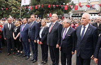 CHP Genel Başkan Yardımcısı ve Parti Sözcüsü Faik Öztrak, Samsun'da Onur Anıtı'na çelenk sundu