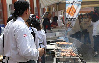 Düzce'de üniversite öğrencileri ve şefler Gastronomi Festivali'nde becerilerini sergiledi