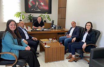 Hastane çalışanlarına bir tepsi baklama ikram ederek teşekkür etti