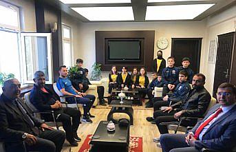 Kavak'ta başarılı sporculardan Kaymakam Saygılı'ya ziyaret