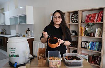 Mutfağındaki atıkları kompost yöntemiyle gübreye dönüştürüyor